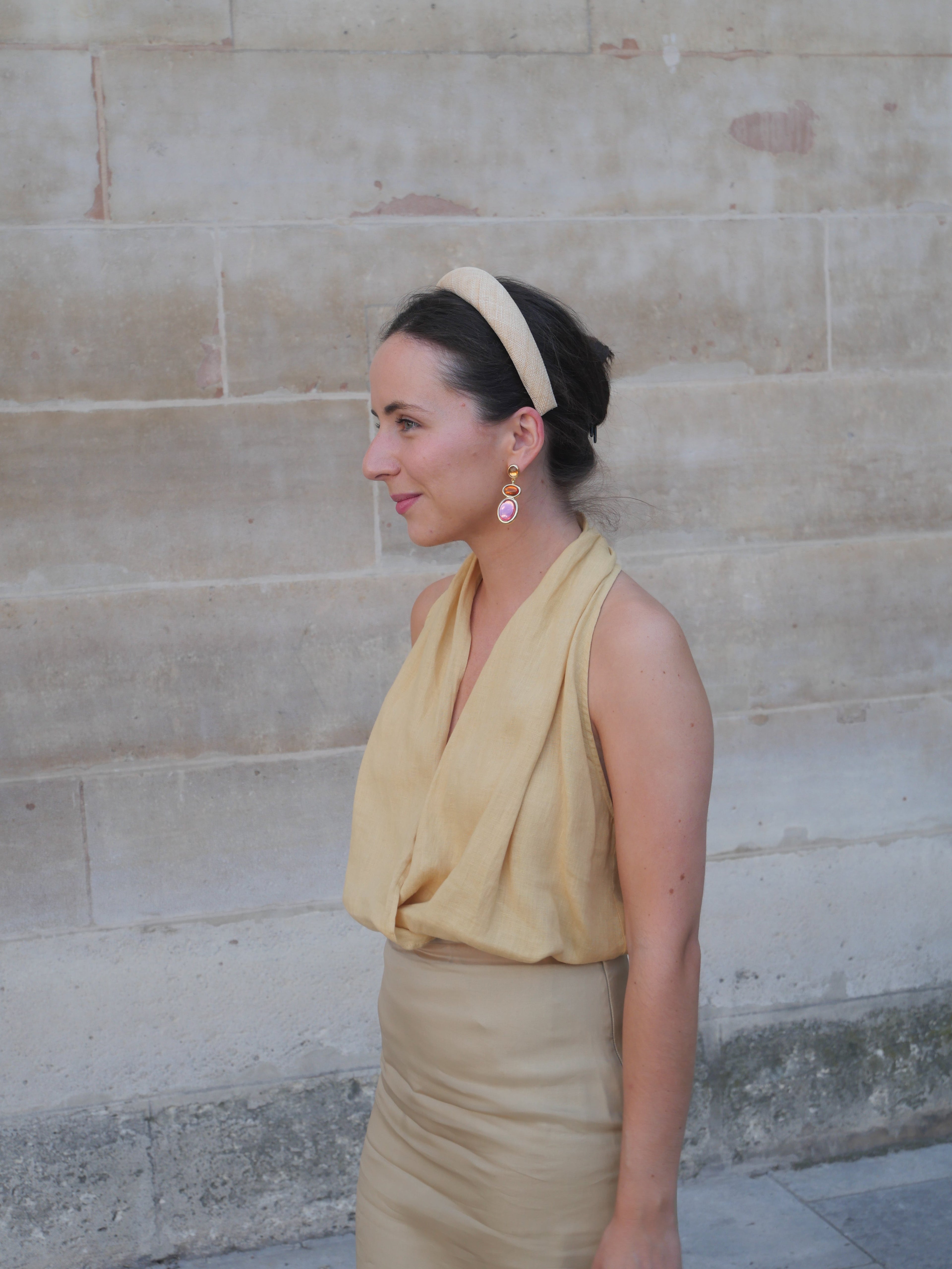 Un serre-tête en velours vert pour un look élégant à la campagne, une escapade verdoyante, ou une soirée en ville 