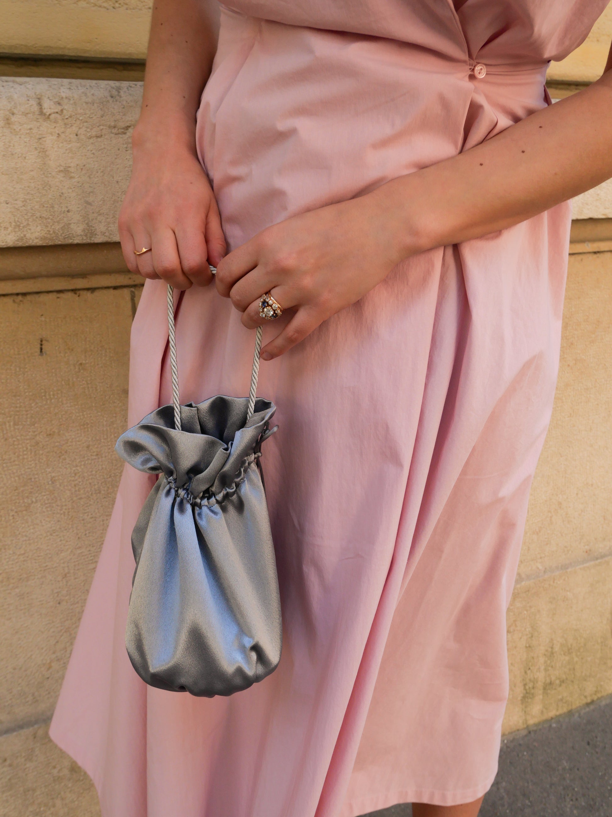 sac invitee mariage tenue elegante accessoire raffine