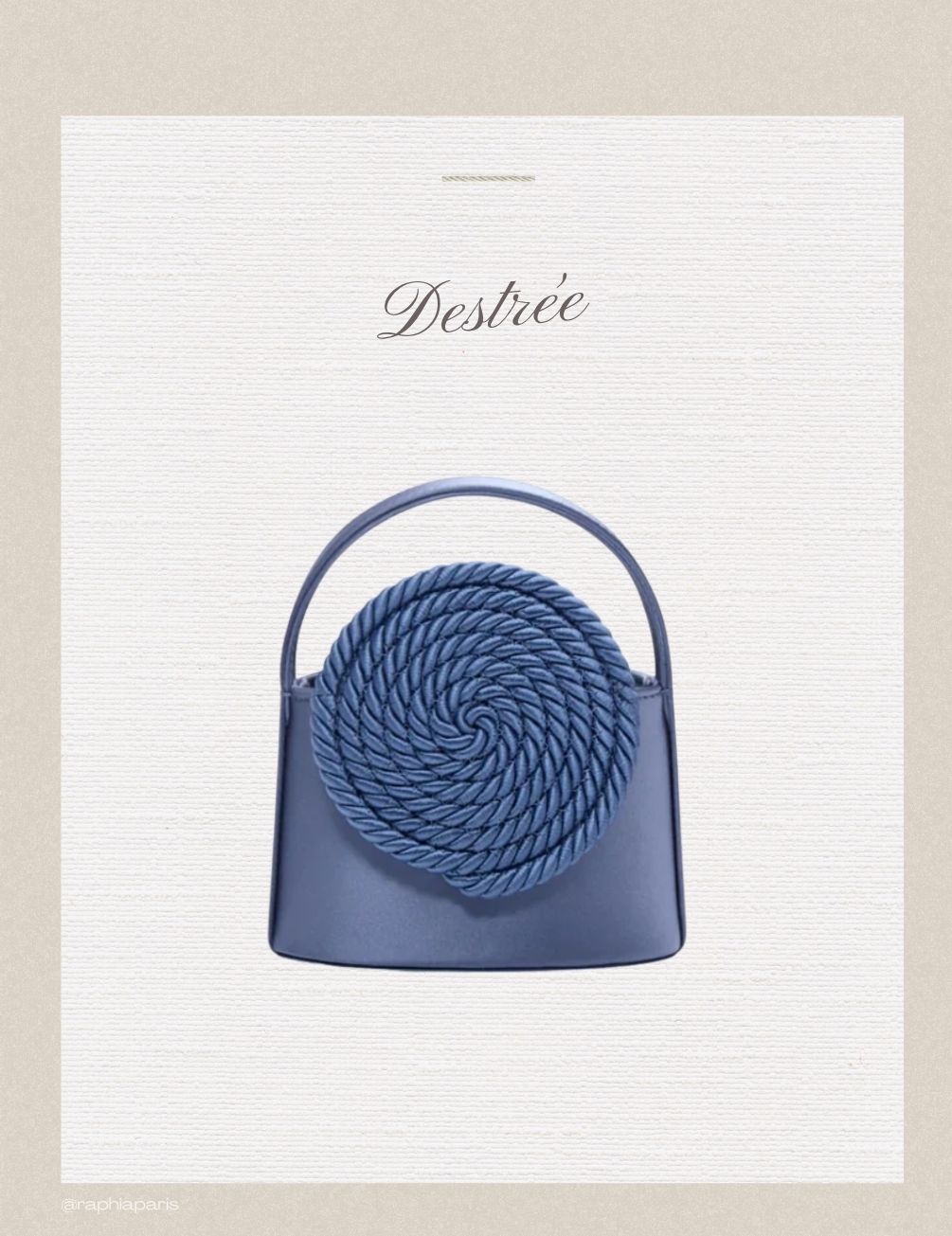 tenue élégante avec sac bleu